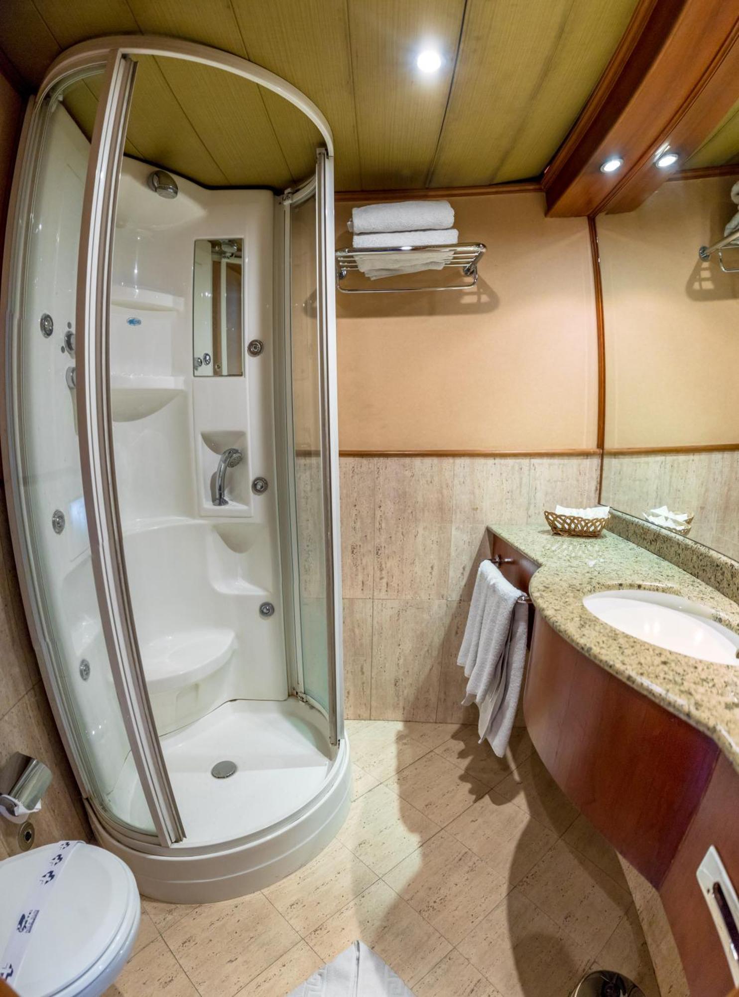 M/S Nephtis Nile Cruise Hotel Луксор Екстериор снимка