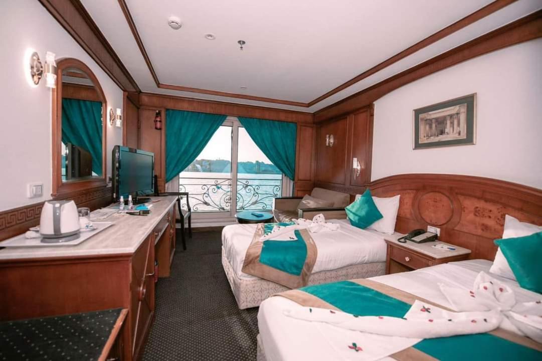 M/S Nephtis Nile Cruise Hotel Луксор Екстериор снимка